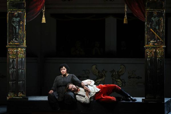 Katia Ledoux (Carmen), Tomislav Mužek (Don José), Chor