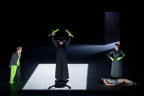 Seiyoung Kim (Harlekin), Josef Wagner (Der Tod), Wallis Giunta (Der Trommler), Marta Schiumarini